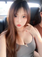 性感美眉胸大白嫩