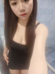 黑丝包臀裙诱惑小妹