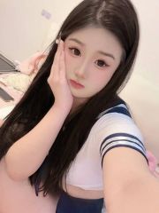 白嫩大奶服务型嫩妹