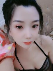 白嫩大胸花式舌吻小妹妹