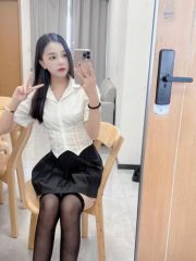 南山大长腿性感妹子