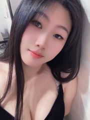 白嫩丰满热辣小姐姐