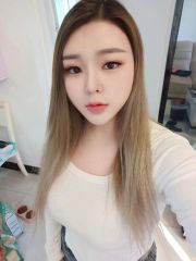 皮肤白嫩气质御姐