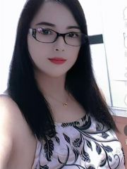 丰满翘臀小姐姐