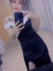 挑逗迷人粉鲍让她淫水直流